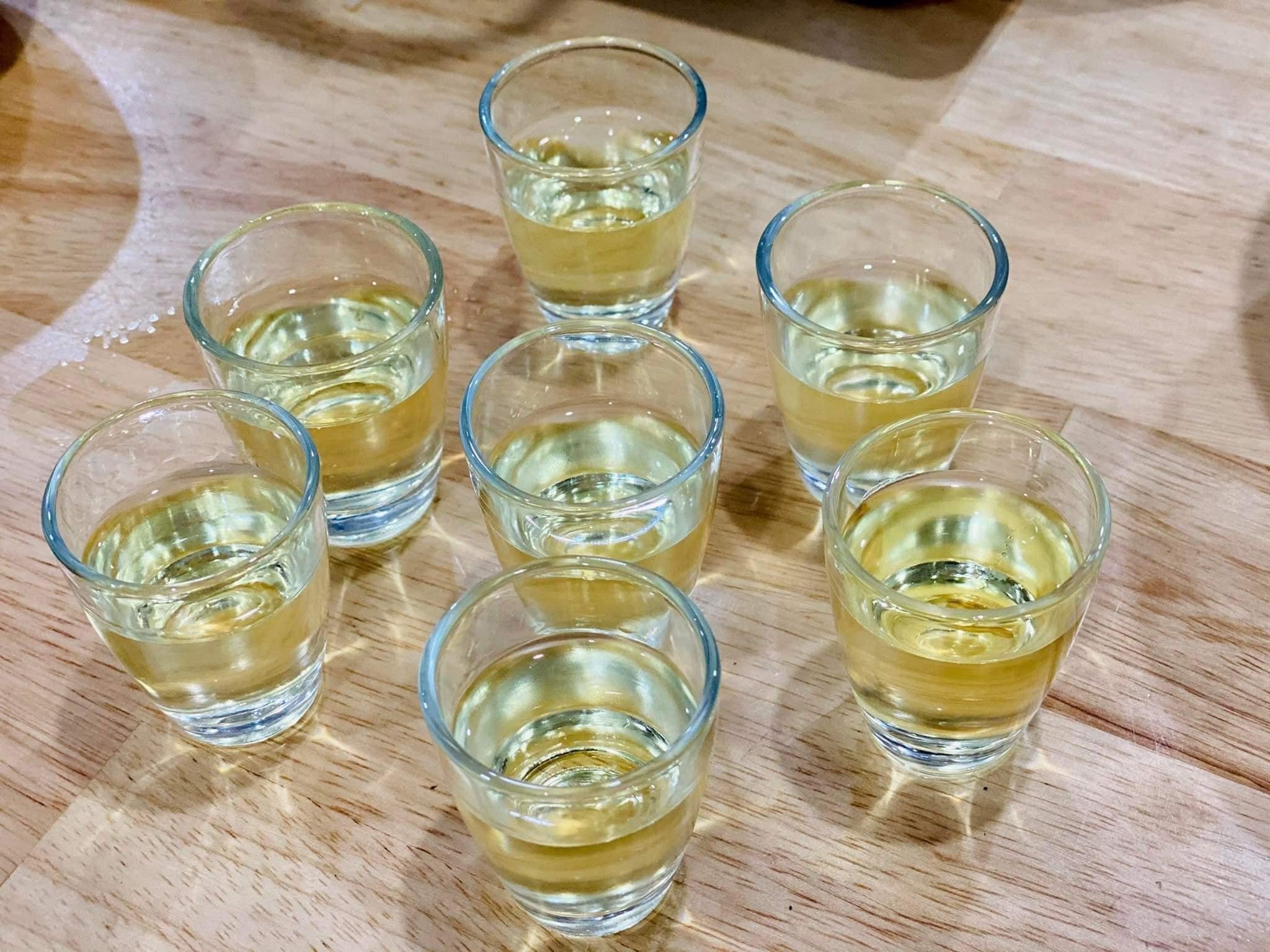 Lưu ý nên biết khi dùng rượu mao đài ống tre