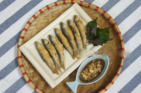 Cá rói chiên giòn thơm ngon