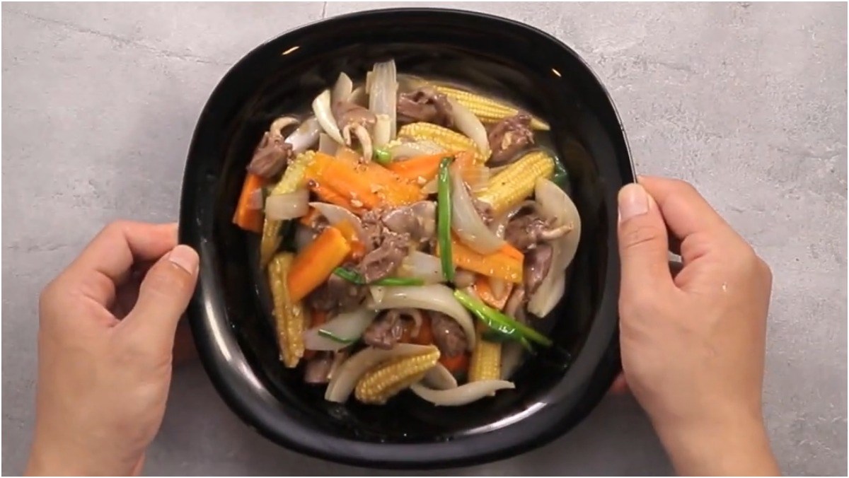 Tim bồ câu xào bắp non