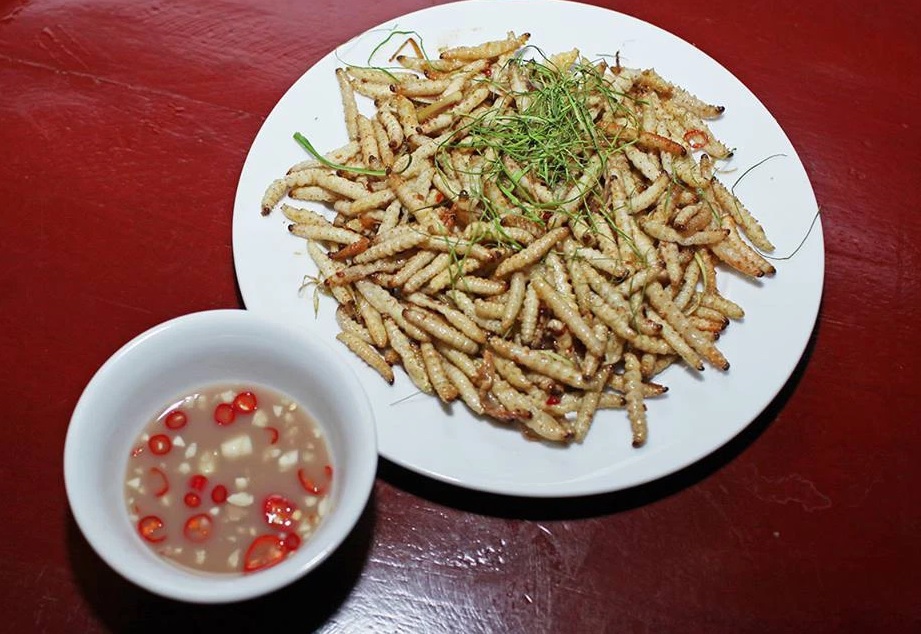 Cách làm món sâu tre tươi rang lá chanh: