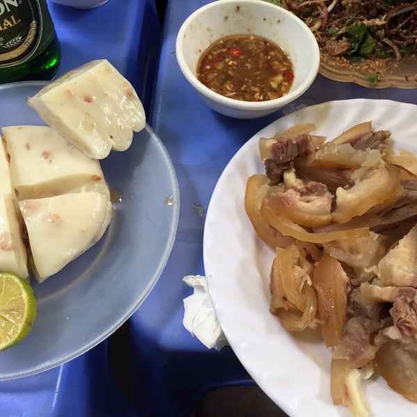 Luộc vó bò chấm tương