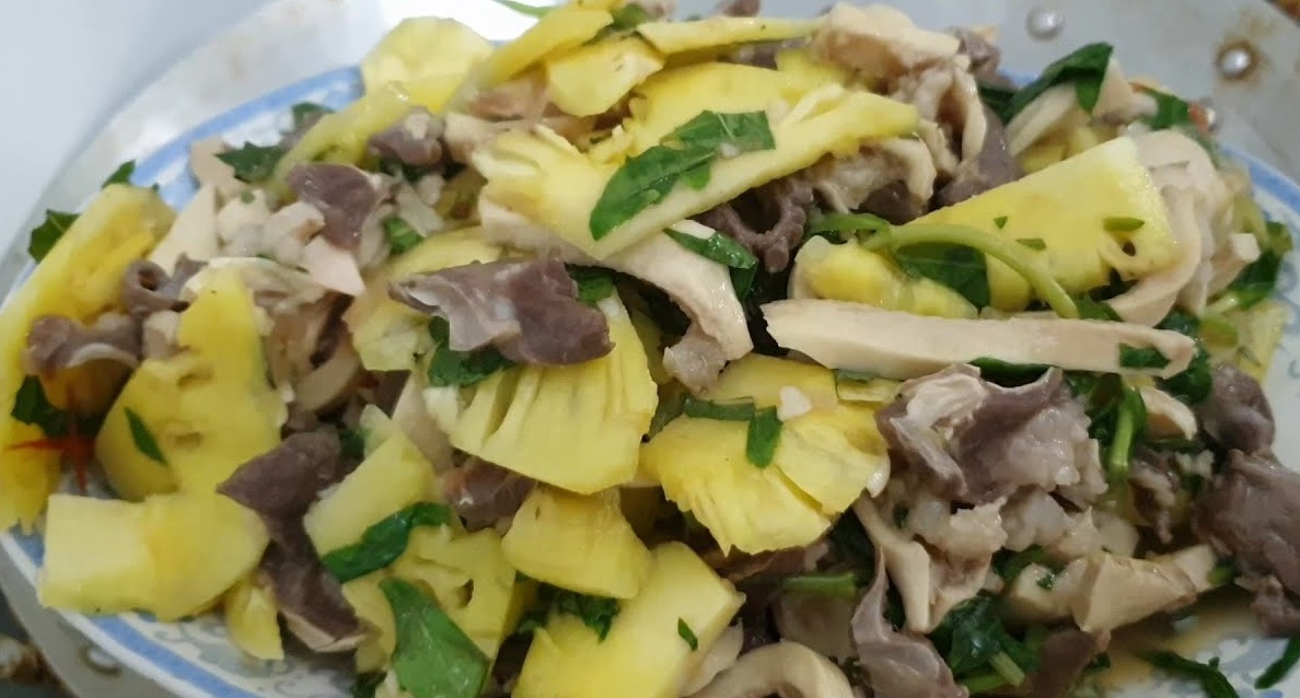 Món cuống tim bò xào dứa thơm ngon